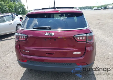 2021 Jeep Compass Latitude 4X4 z USA, uszkodzony, nr VIN 3C4NJDBB5MT547377